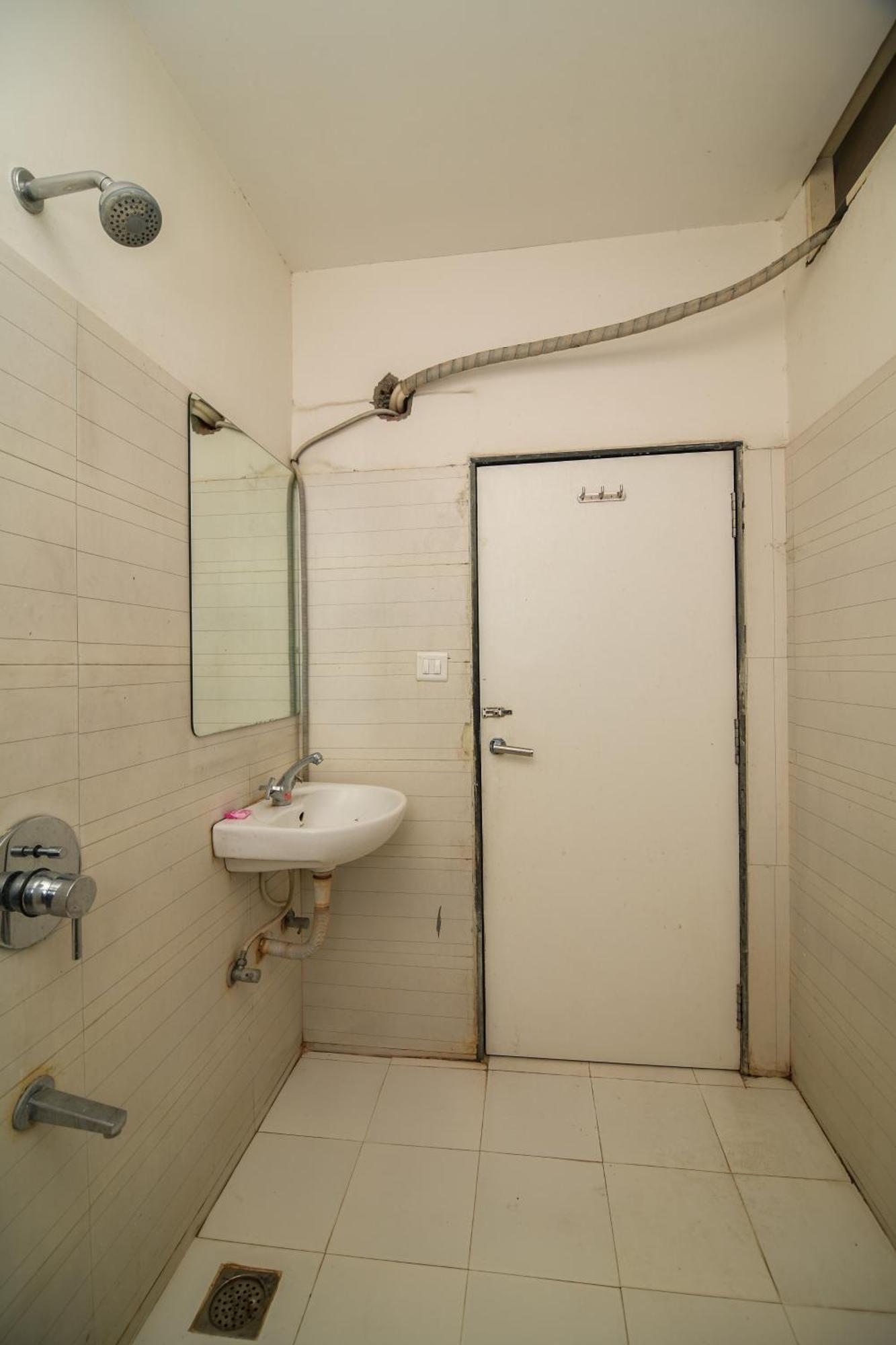 Shree Ram Hotel Uddzsaín Kültér fotó